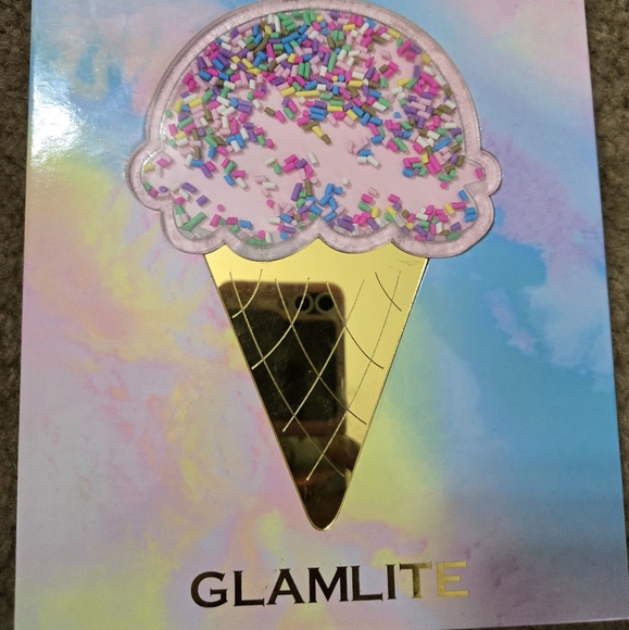Glamlite Ice Cream Dream eyeshadow palette - Picture 1 of 3